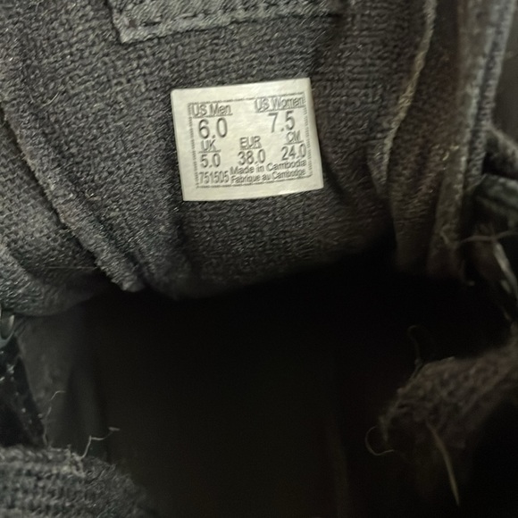 Hi top black canvas Vans - Picture 3 of 6